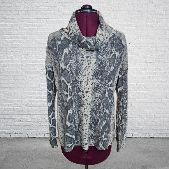 Cable & Gauge Sweaters - Cable & Gauge Black and White Snake Print Cowl Neck Turtleneck Sweater